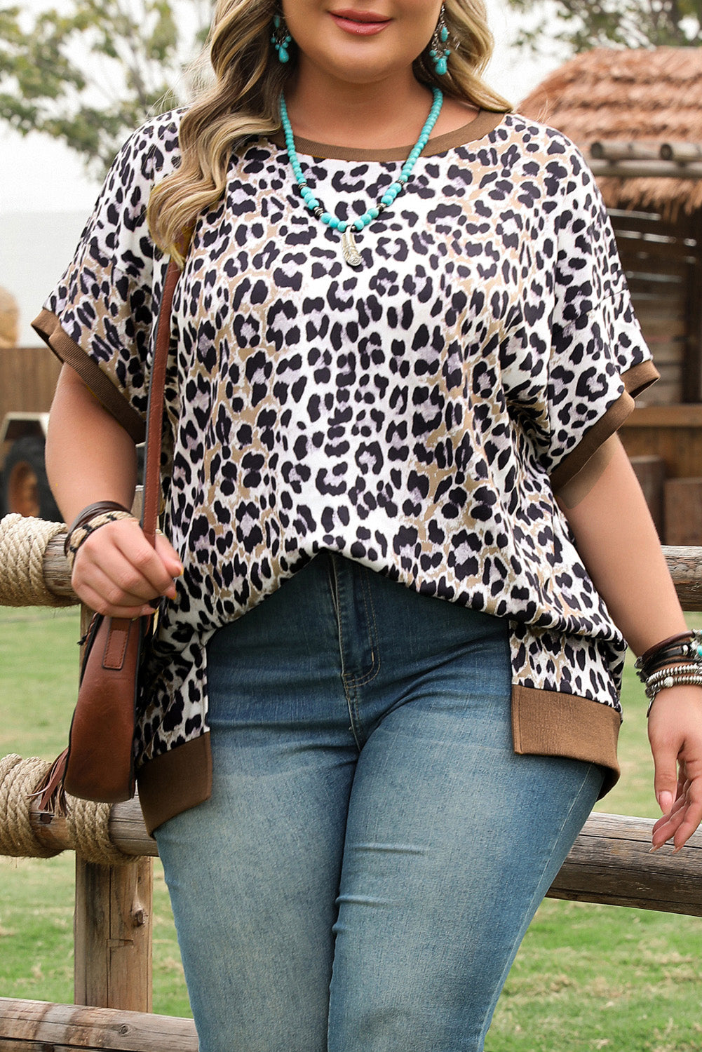 Plus Size Leopard Contrast Trim Short Sleeve Top