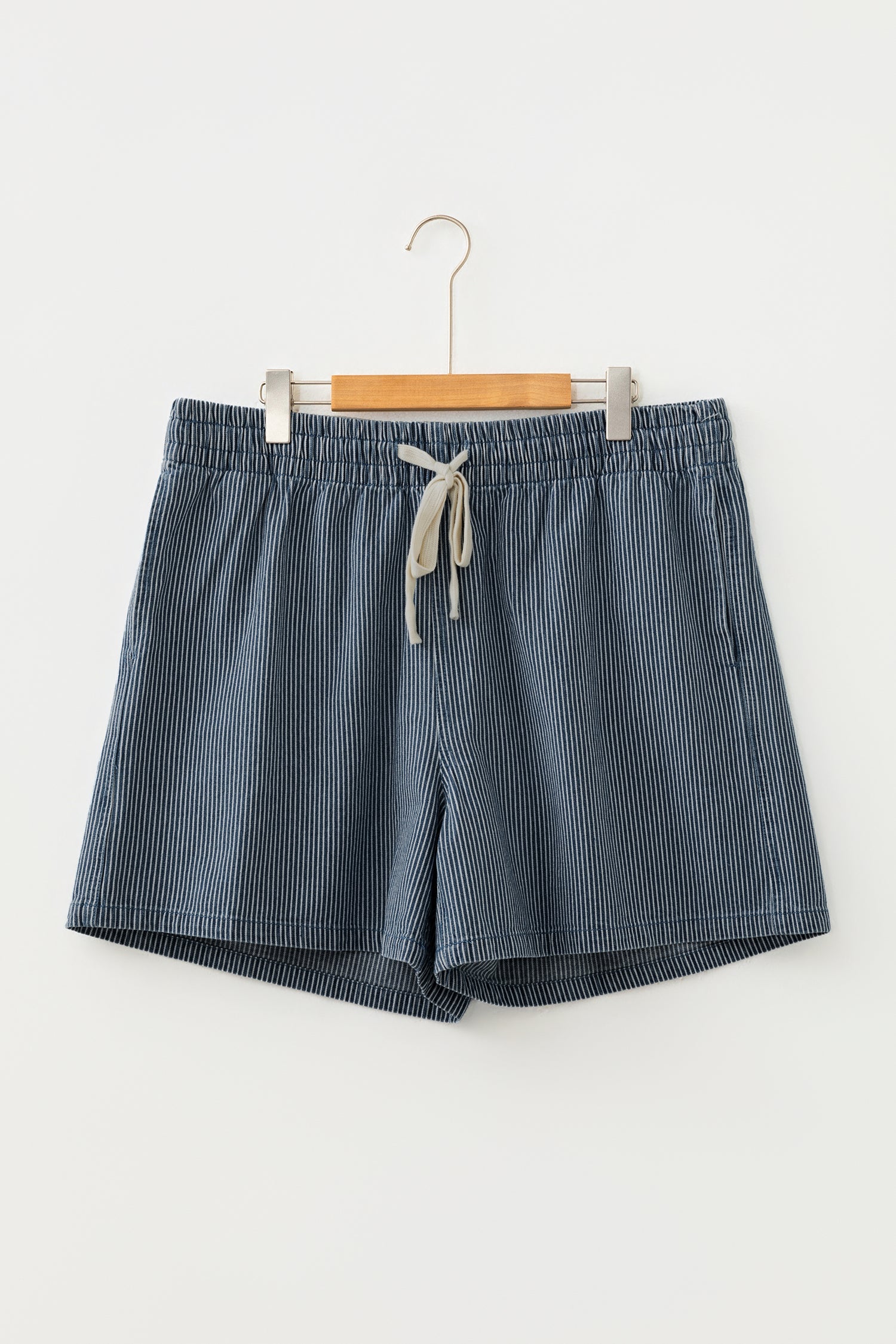 Plus Size Contrast Drawstring Elastic Waist Denim Shorts