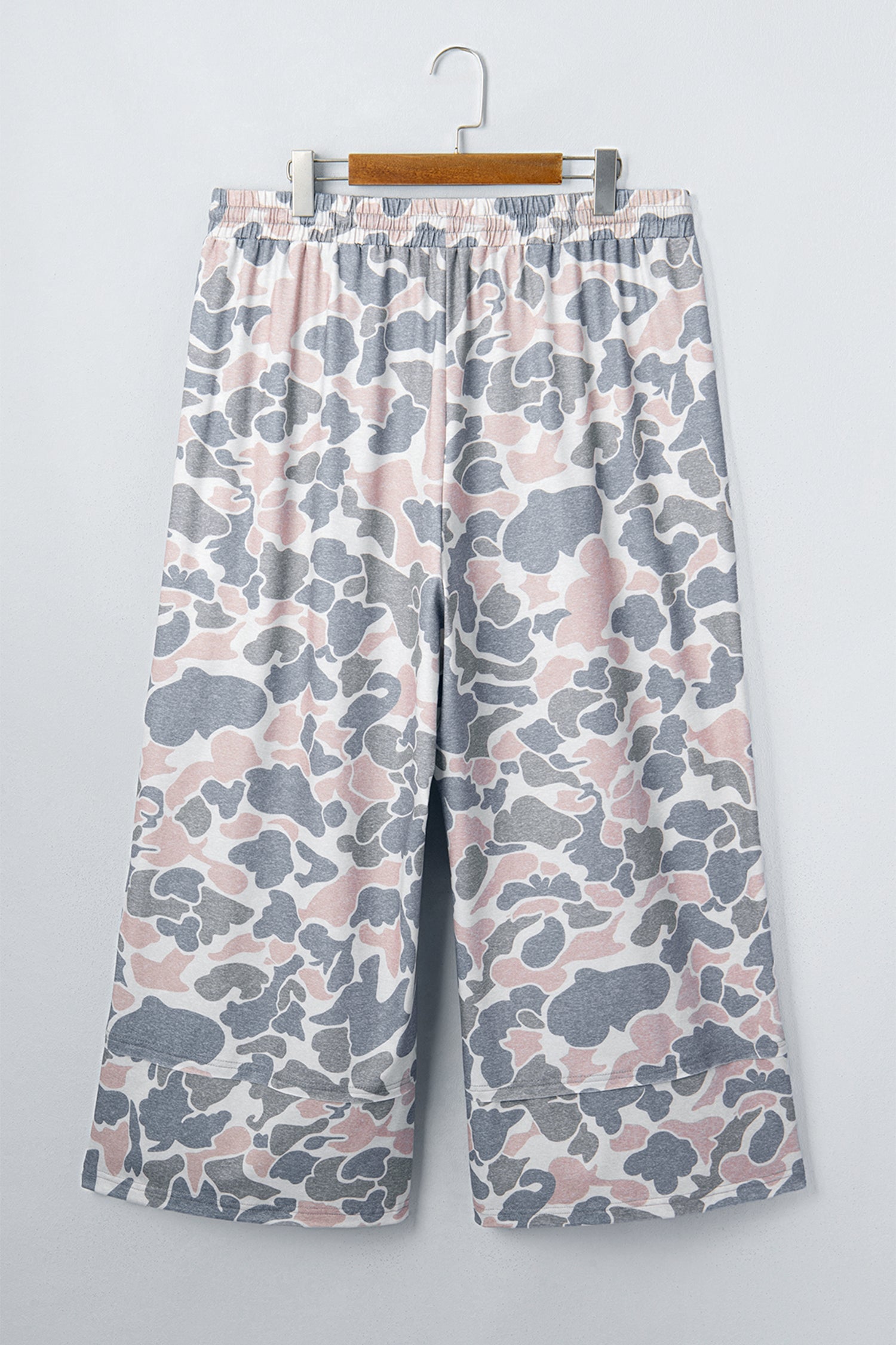 Plus Size Camo Print Patch Pocket Ankle Pants