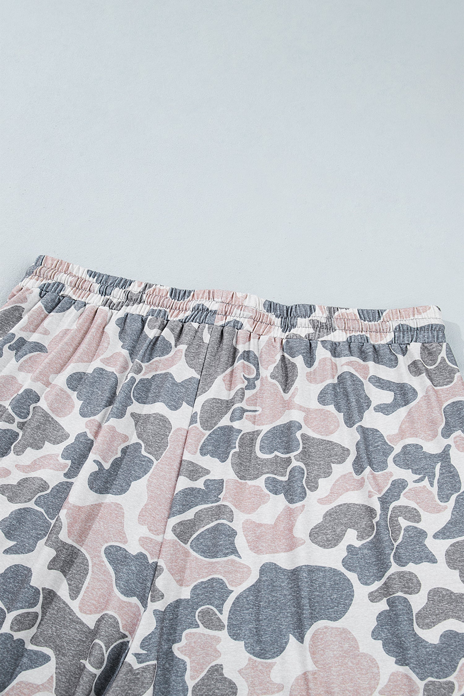 Plus Size Camo Print Patch Pocket Ankle Pants