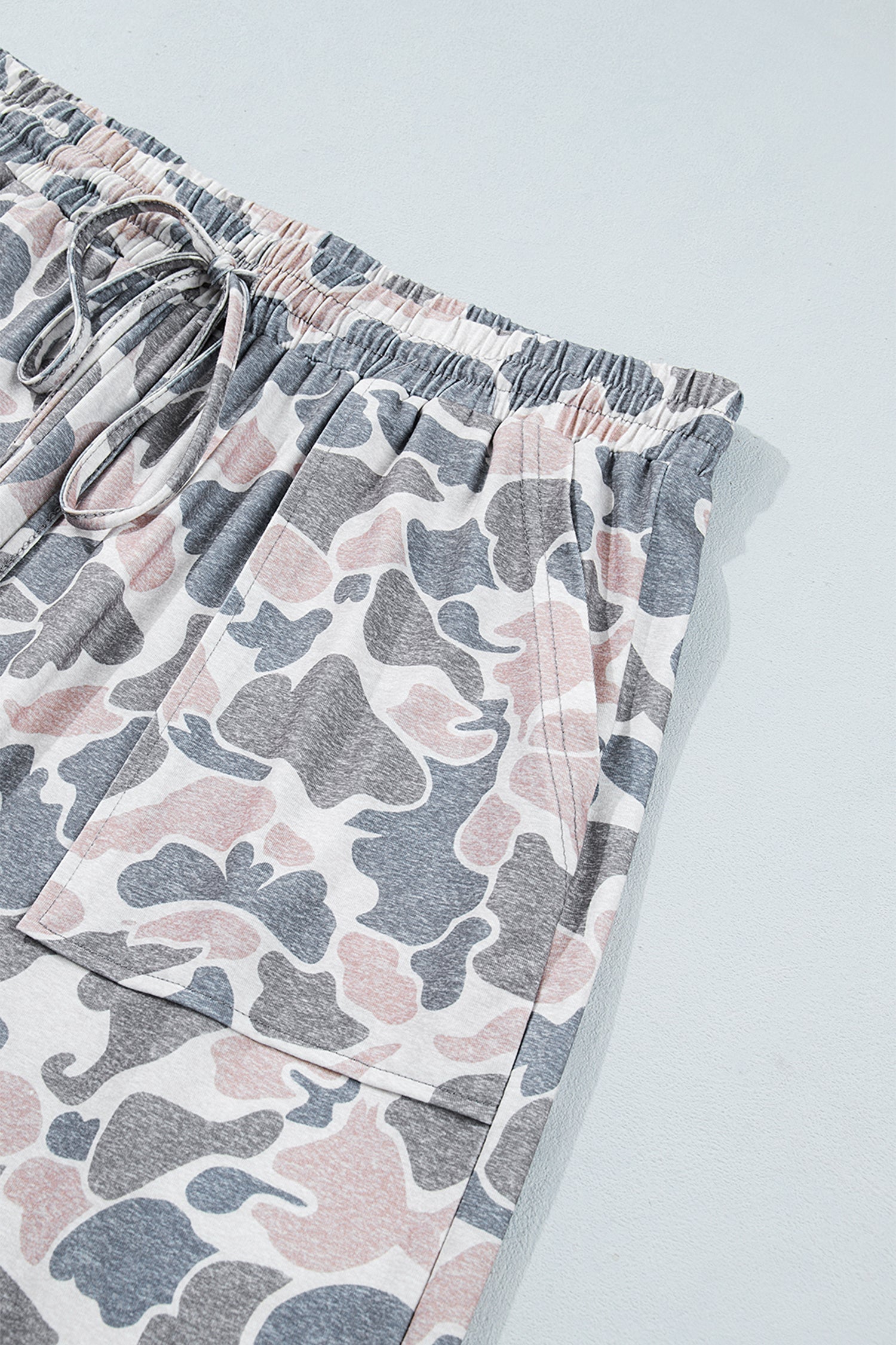 Plus Size Camo Print Patch Pocket Ankle Pants
