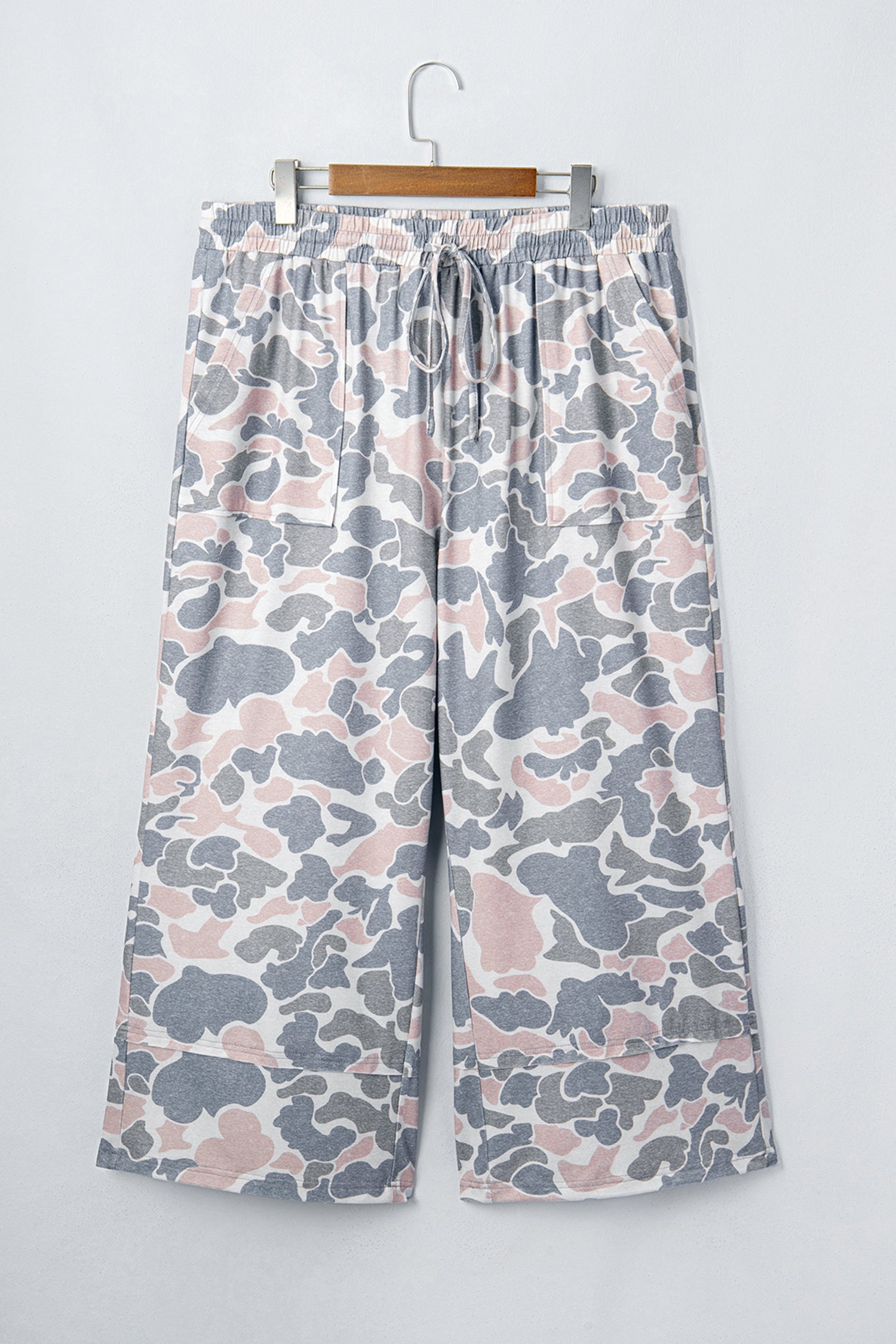 Plus Size Camo Print Patch Pocket Ankle Pants