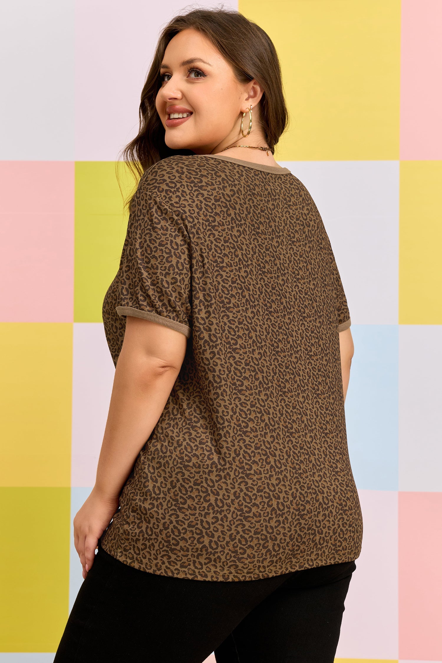 Plus Size Leopard Print Ribbed Trim Tee
