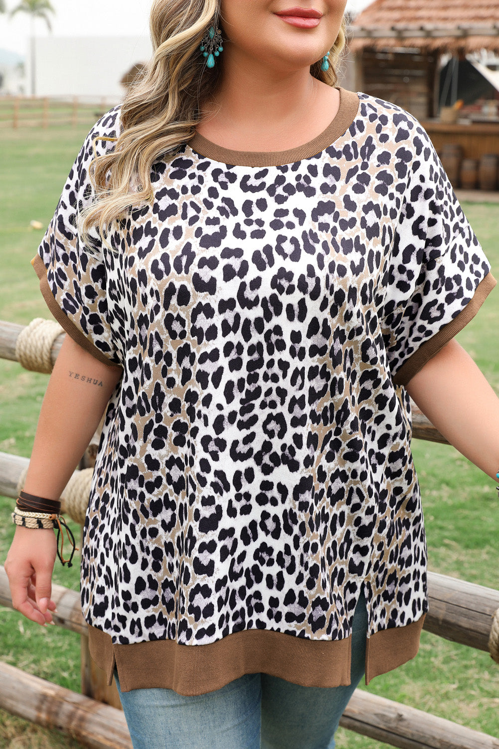 Plus Size Leopard Contrast Trim Short Sleeve Top