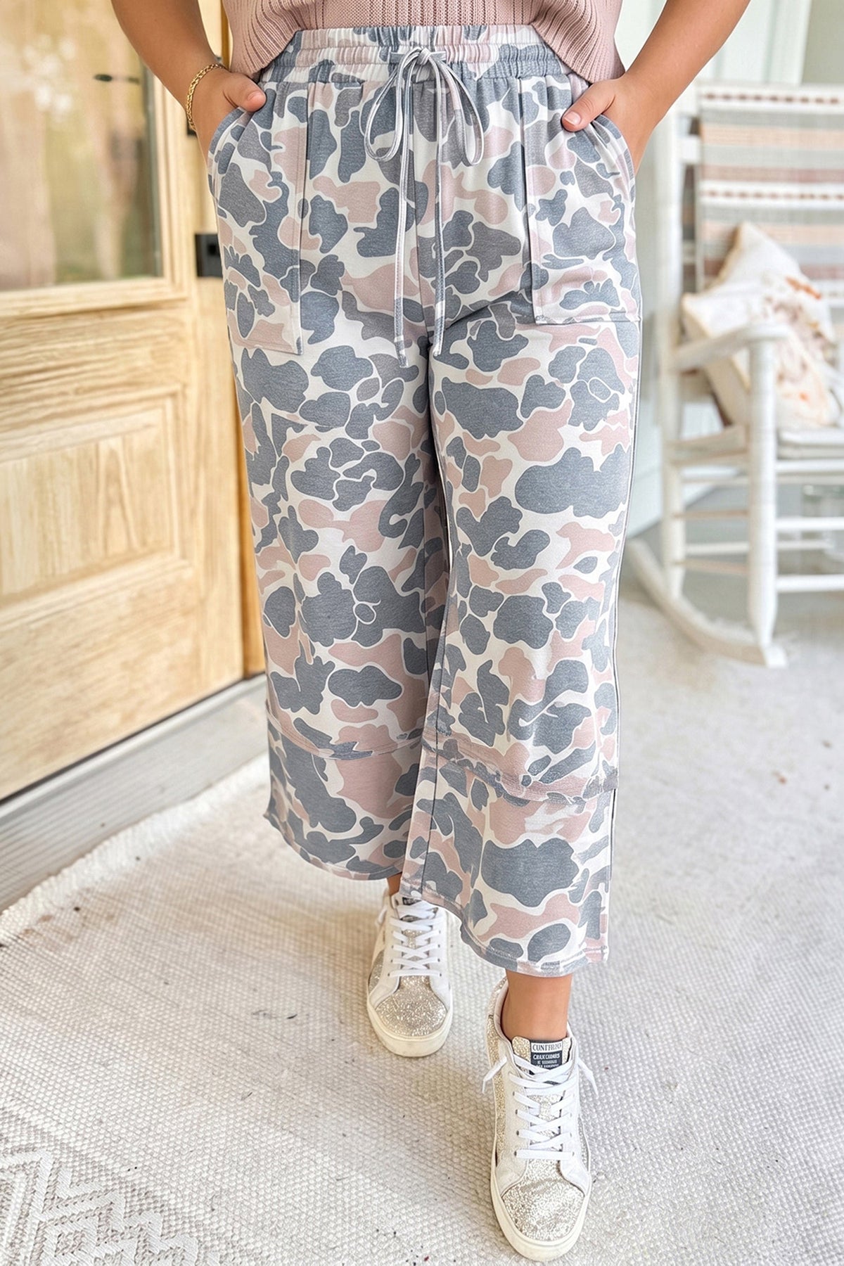 Plus Size Camo Print Patch Pocket Ankle Pants