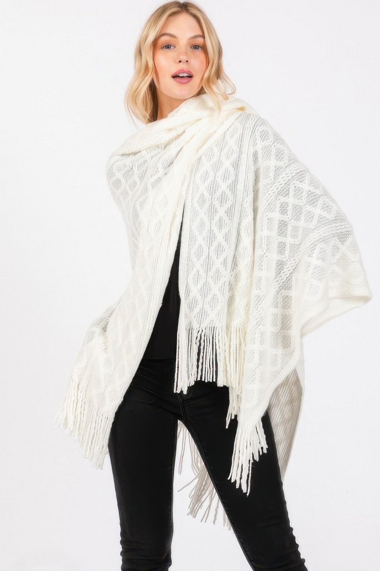 Plus Size Diamond Pattern Tassel Knit Ruana