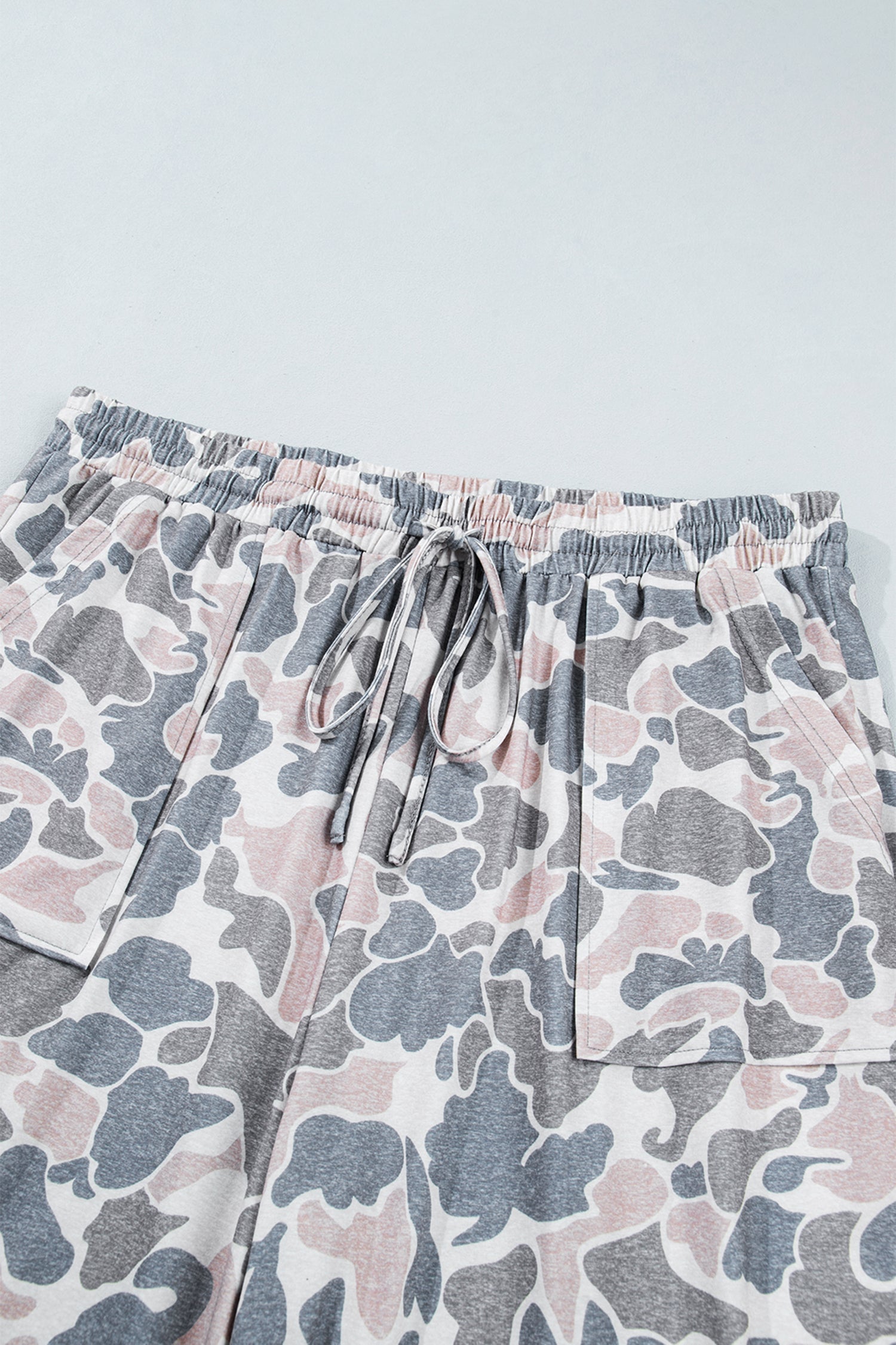 Plus Size Camo Print Patch Pocket Ankle Pants