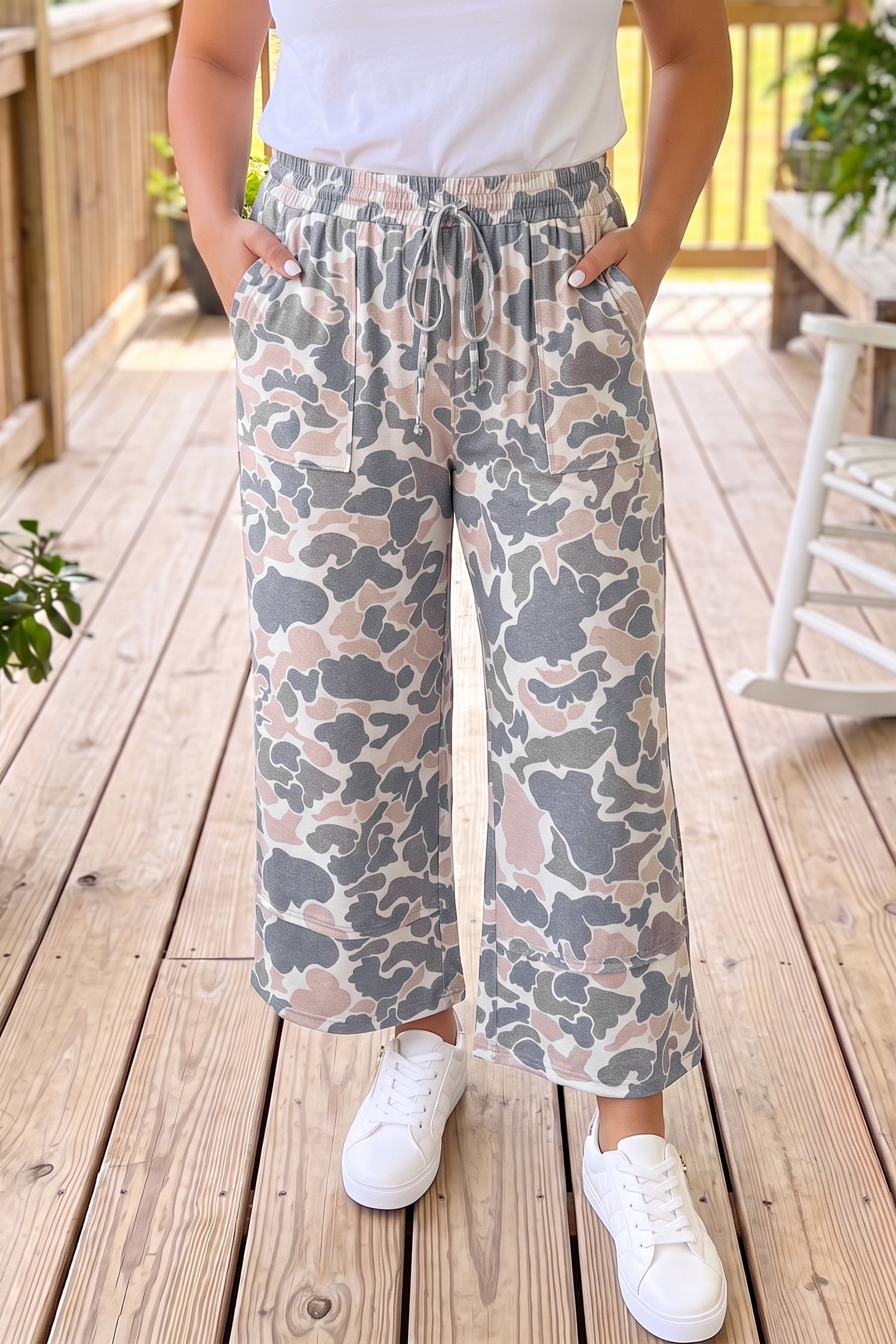 Plus Size Camo Print Patch Pocket Ankle Pants